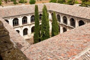 claustro seglar- Monasterio de la Santa Espina